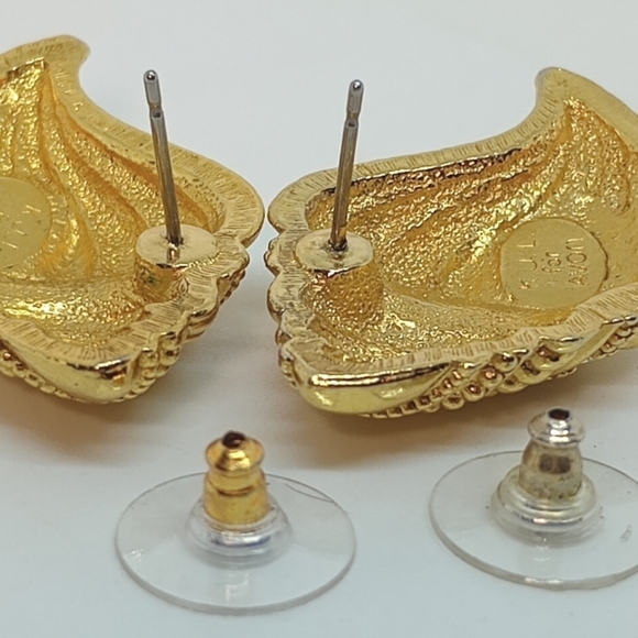 * vintage KJL Kenneth Jay Lane Avon seashells w/ rhinestones gold tone earrings - Picture 6 of 6